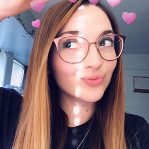 Meet your Posher, Larissa